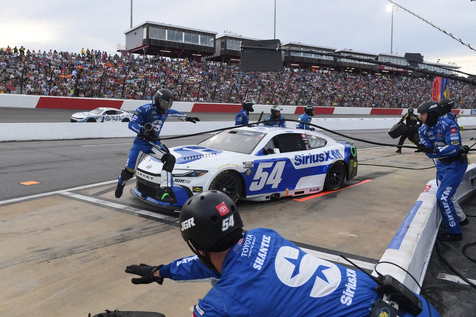 AUTO: JUL 19 NASCAR Cup Series Window World 450