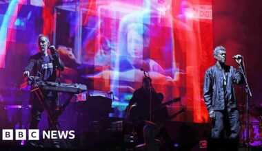 Massive Attack responds after Singapore ban over Palestine display - BBC