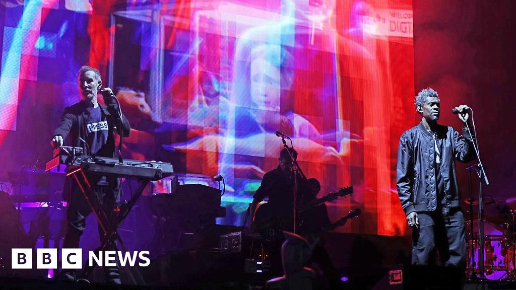 Massive Attack responds after Singapore ban over Palestine display - BBC