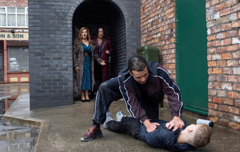 Glenda Shuttleworth, Christina Midgeley, Ollie Driscoll, Jake Windass, Coronation Street glenda shuttleworth, christina midgeley, ollie driscoll, jake windass, coronation street
