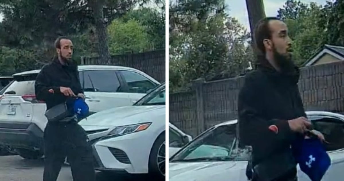 Mississauga double stabbing: 1 arrested, another at-large