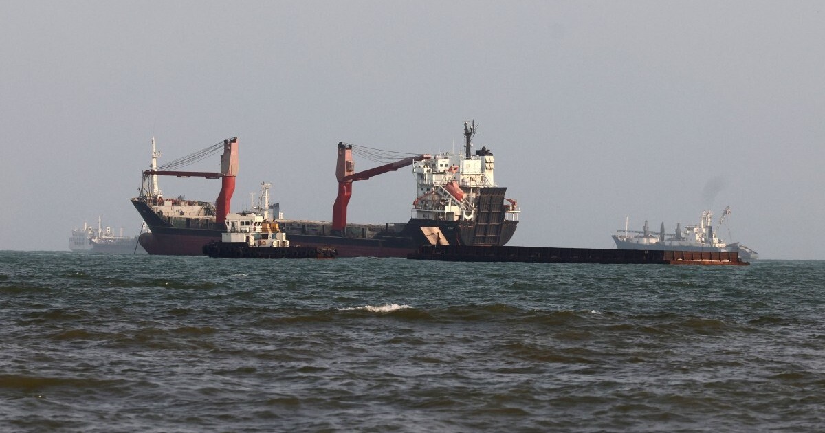 Oil prices rise as attacks dent hopes for Strait of Hormuz reopening | Business and Economy News