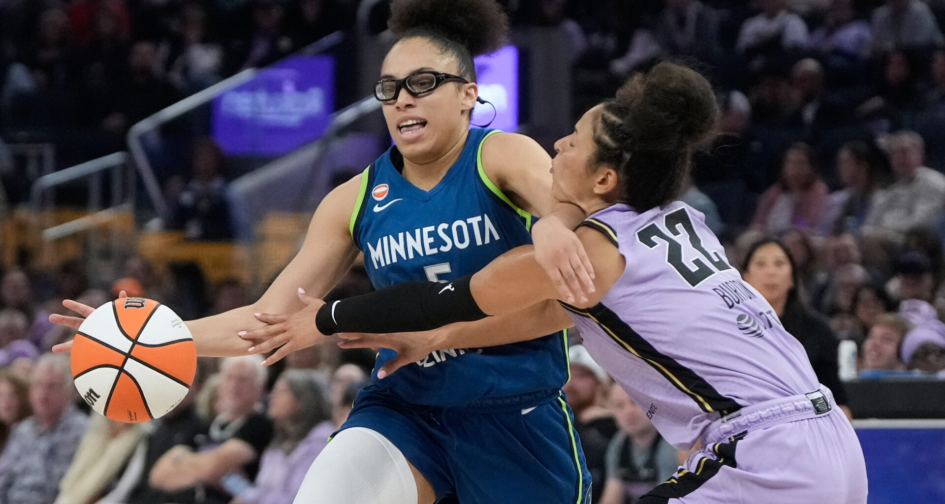 Miles has 20 points before ankle injury, WNBA-best Lynx beat Valkyries -