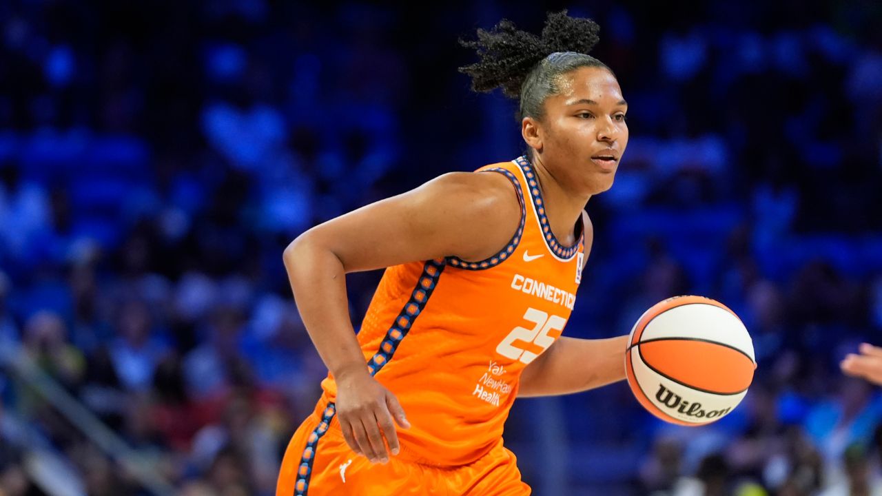 Alyssa Thomas gets emotional farewell as Sun retire her No. 25 jersey