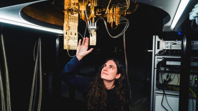 Barcelona Supercomputing Center’s Alba Cervera-Lierta standing under the first quantum computer in Spain developed with 100% European technology.