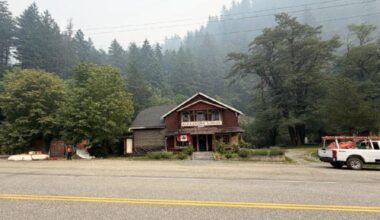 Ainslie Creek wildfire showing growth on southwest flank in Fraser Canyon
