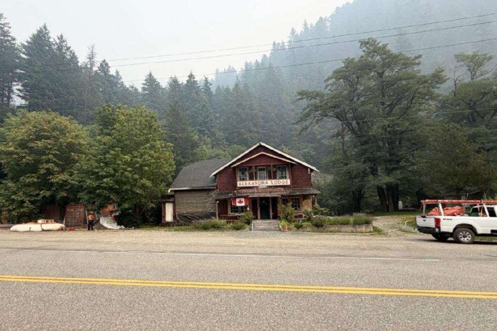 Ainslie Creek wildfire showing growth on southwest flank in Fraser Canyon