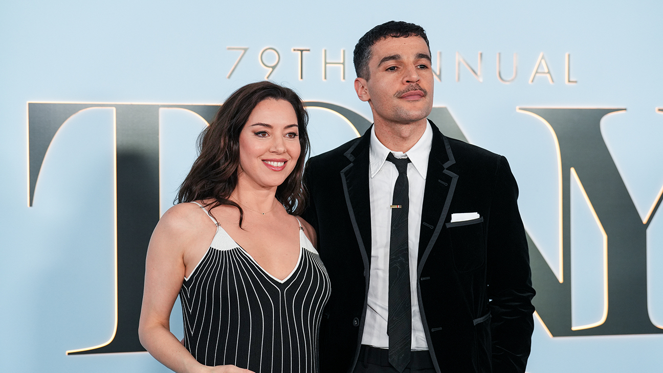 Aubrey Plaza Chris Abbott