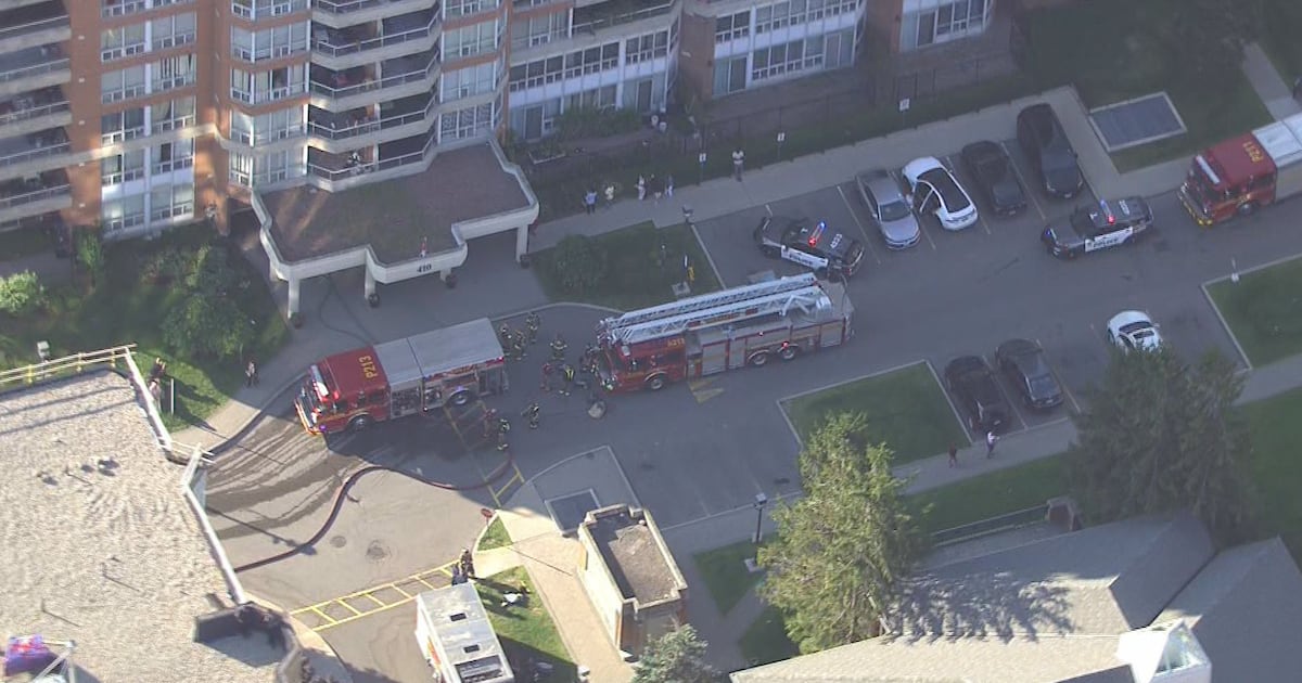 Scarborough apartment fire leaves 1 dead