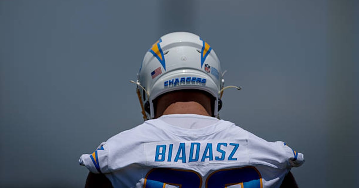 Report: Los Angeles Chargers' Tyler Biadasz out indefinitely with ACL injury