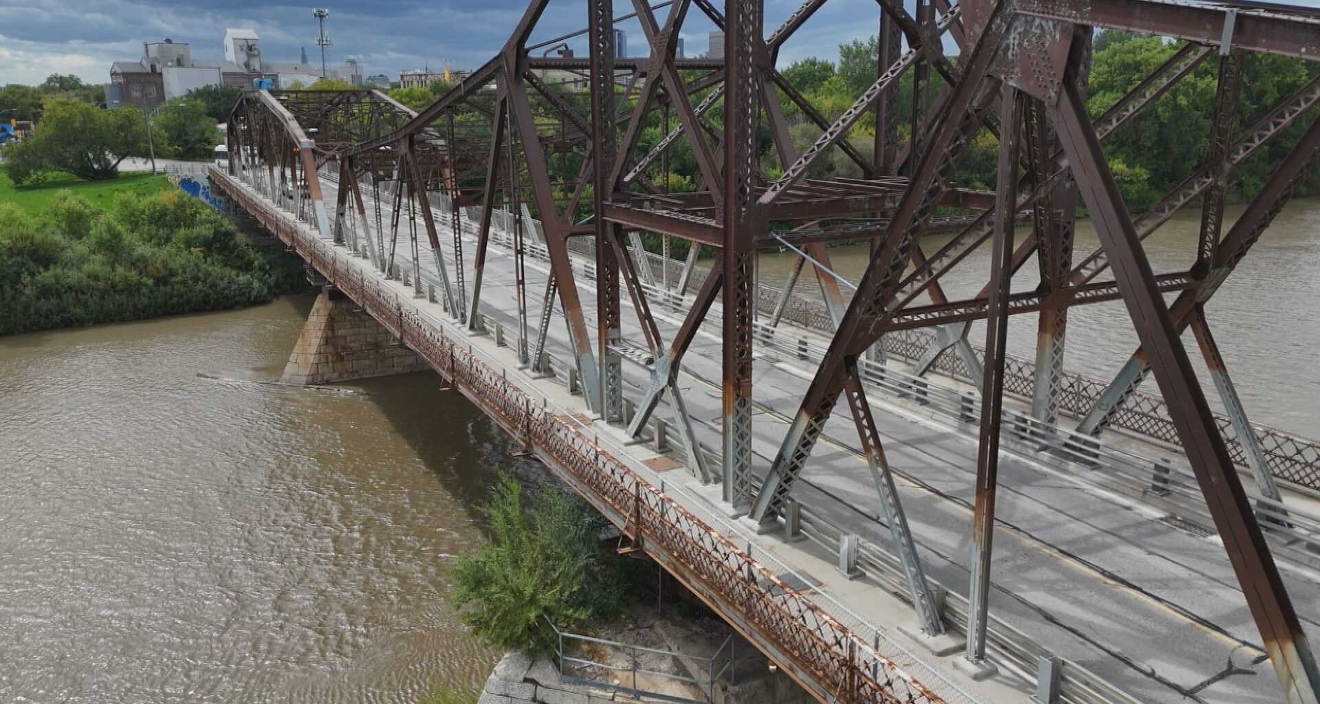 Louise Bridge to close for a week for resurfacing