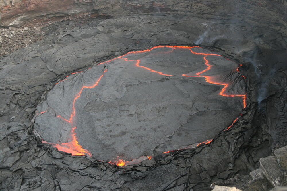 The findings showed that thick layers of sediment accumulated in the study area. A lava lake (Photo: Rainer Albiez/Shutterstock) אגם הלבה באזור ביקוע געשי באתר ארטה אלה (Erta Ale) באתיופיה