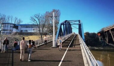 pedestrian bridge in mississauga gets funding from feds.
