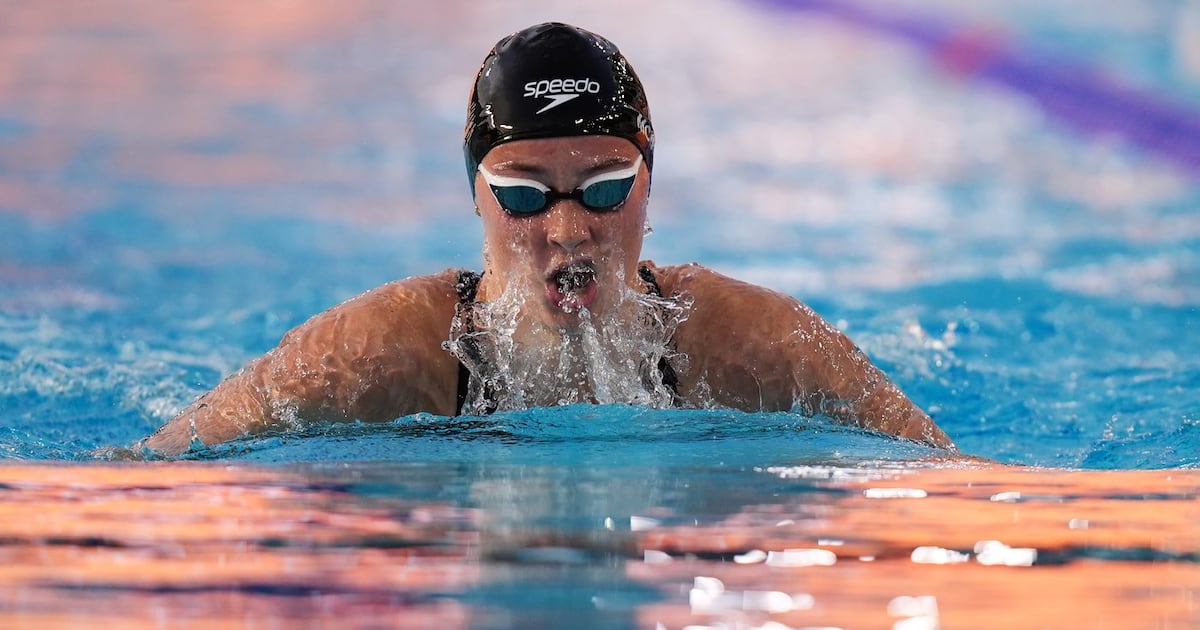Canada's Summer McIntosh storms to Pan Pacs 400 IM title, rebounding from 200 free runner-up finish