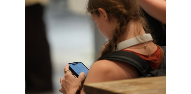 Ottawa wants to block kids from social media. How would age verification work?