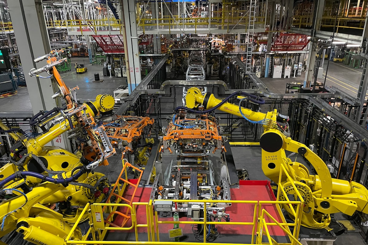 GM plans Ontario pickup production in deal that would pump $1.1-billion into Canada’s auto sector