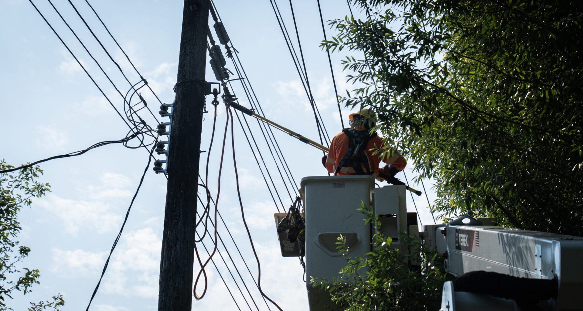 100s still without power in Winnipeg after severe storm earlier this week