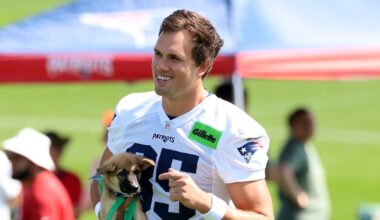 Hunter Henry ends limbo, signing a 2-year extension with New England Patriots through 2027