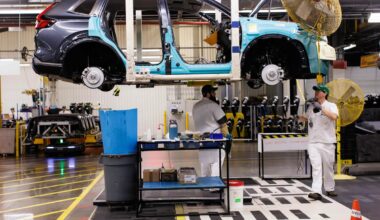 Canadian factory PMI rises to four-year high as domestic activity drives demand