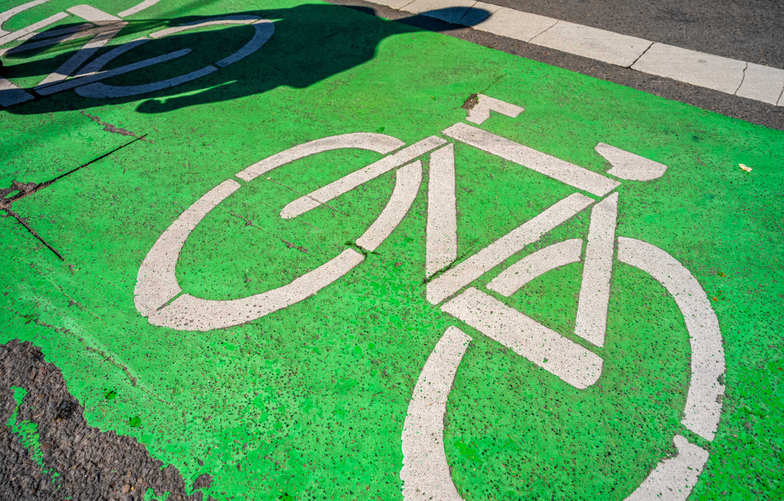 Good news: Edmonton councillors reject proposal to cut 14 bike routes