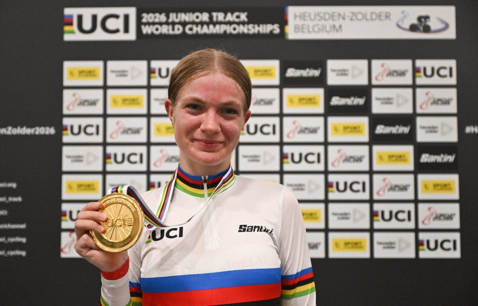Eve Buczkowski wins junior women's points race world championships