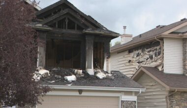 1 person hospitalized in west Edmonton house fire