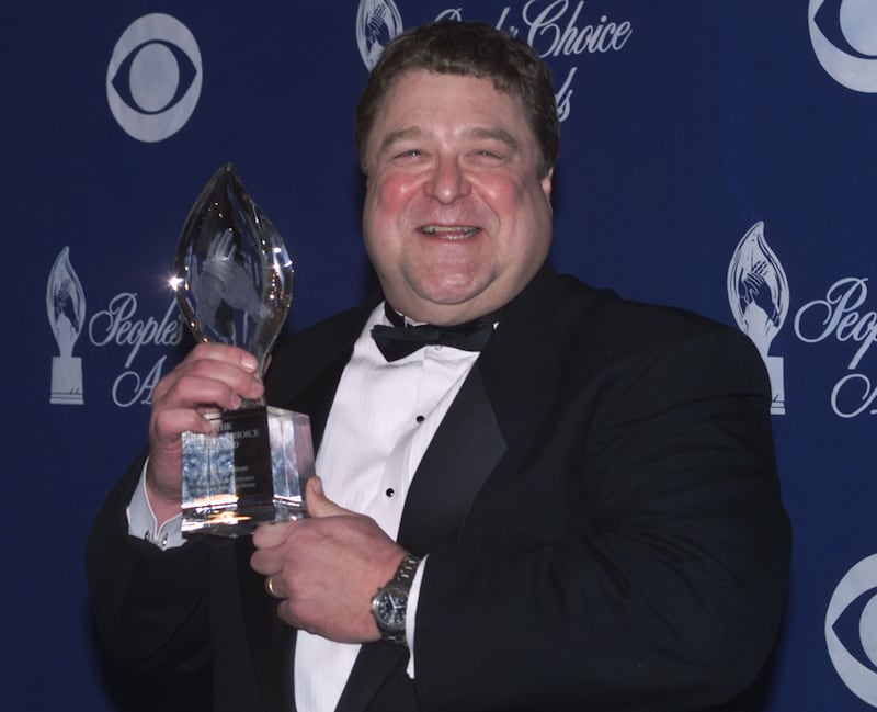 Actor John Goodman holds his award as Favorite Male Performer in a New Television Series for his role in "Normal,Ohio" at the 27th annual People's Choice Awards in Pasadena January 7, 2001.

FSP/RCS