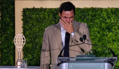 Federer brought to tears during Tennis Hall of Fame induction