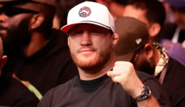 Suakim gets ready to fight in the ONE Championship ring