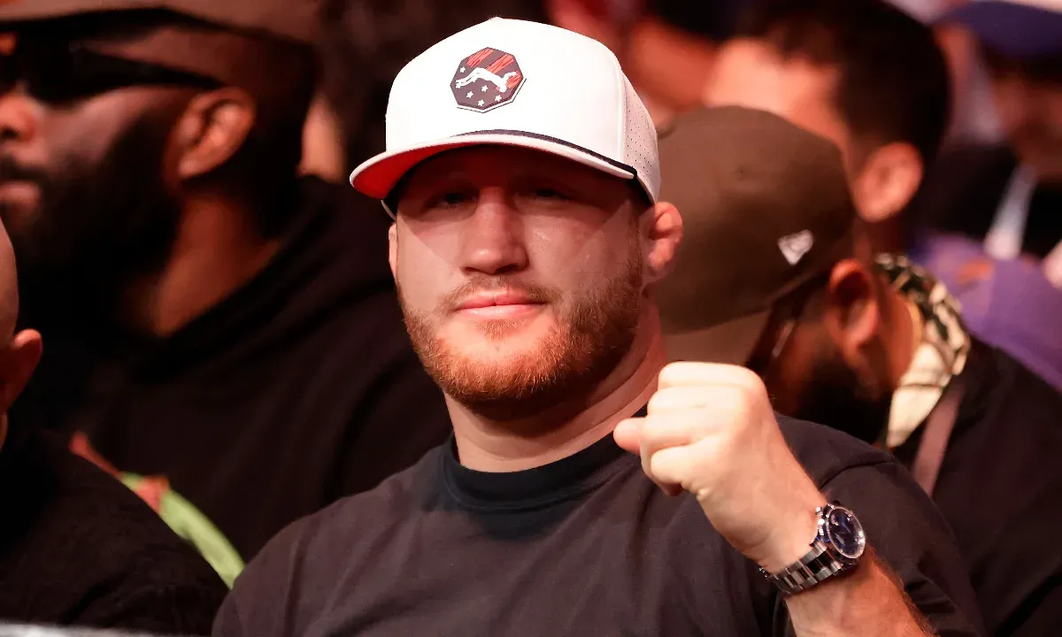 Suakim gets ready to fight in the ONE Championship ring