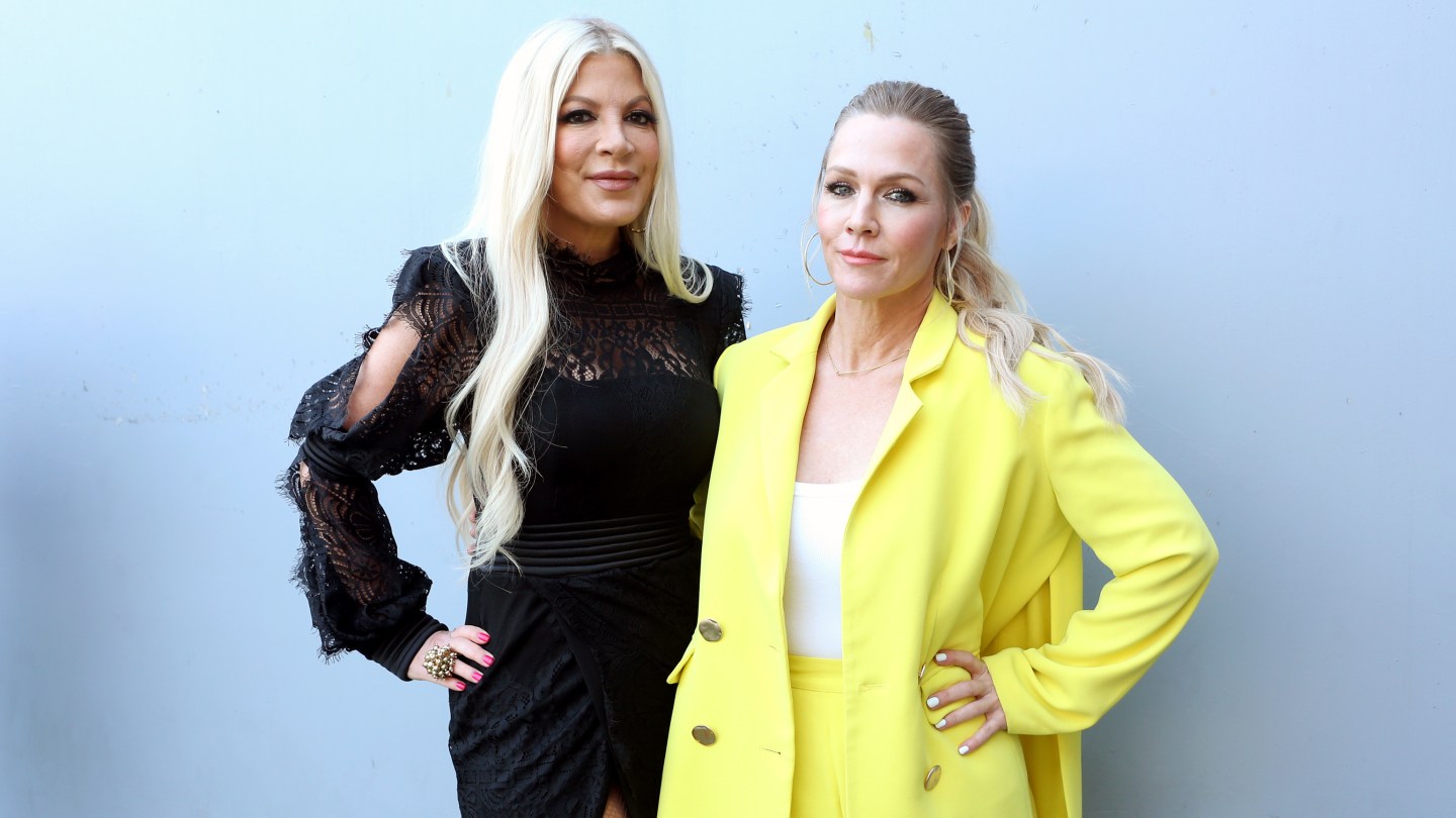 Tori Spelling Exits 90210 Rewatch Podcast With Jennie Garth