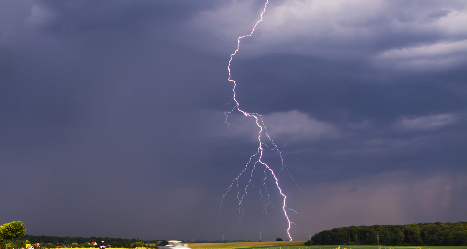 Tomorrow's Weather Calgary (Aug 23): Thunderstorms, Windy Afternoon