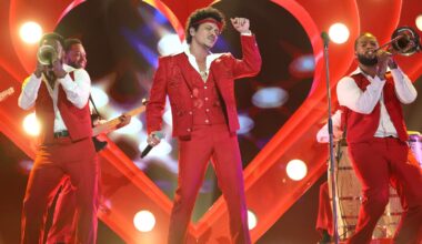 Bruno Mars Is the Greatest Showman Alive on The Romantic Tour