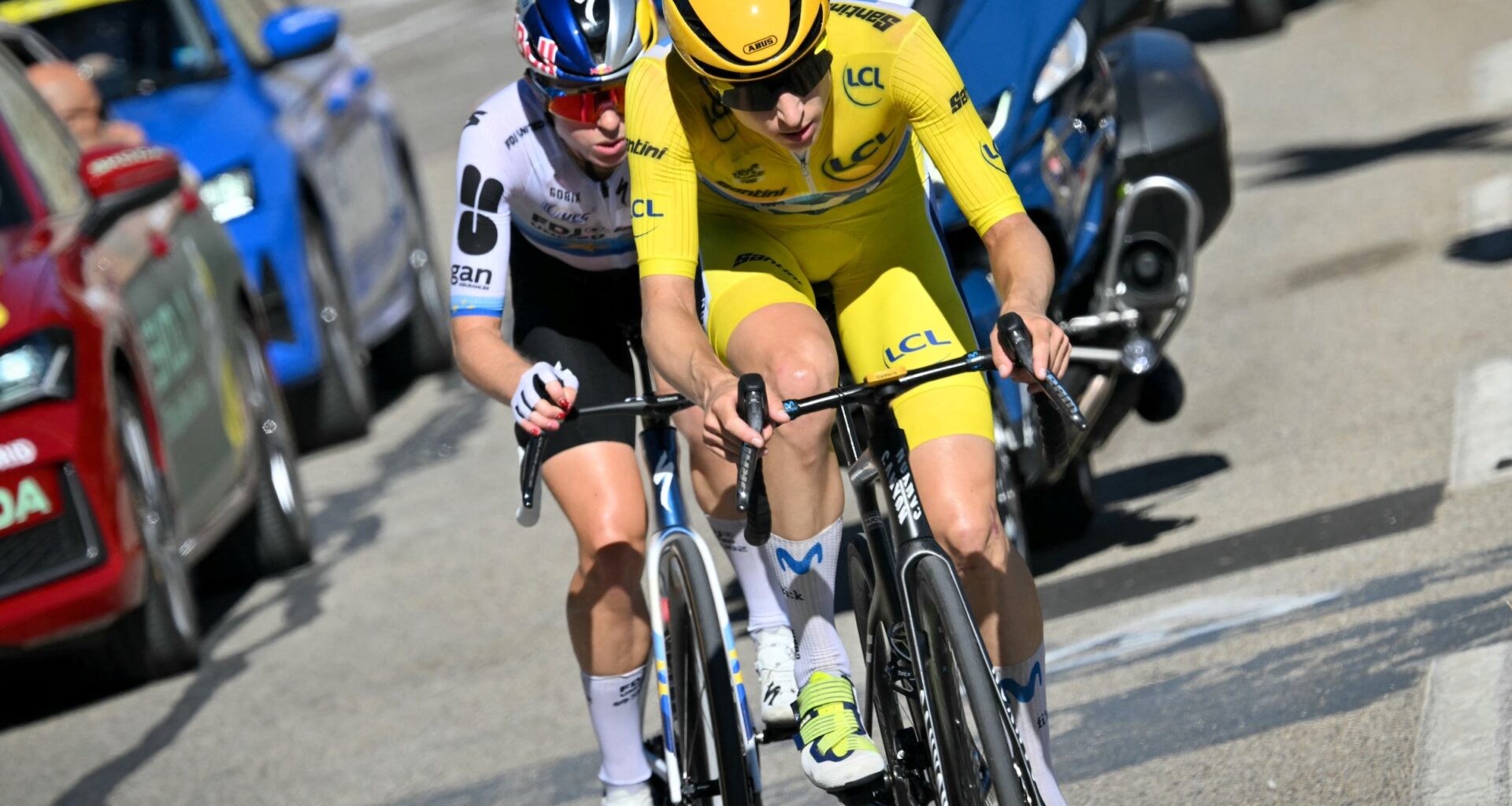 Demi Vollering (L) and Marlen Reusser battle on the iconic Mont Ventoux stage of the Tour de France Femmes (Photo: Nicolas Tucat / AFP)