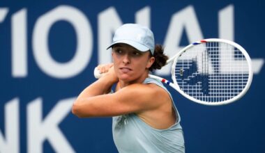 Iga Świątek avoids upset in gritty 3-set win over Marta Kostyuk at Canadian Open