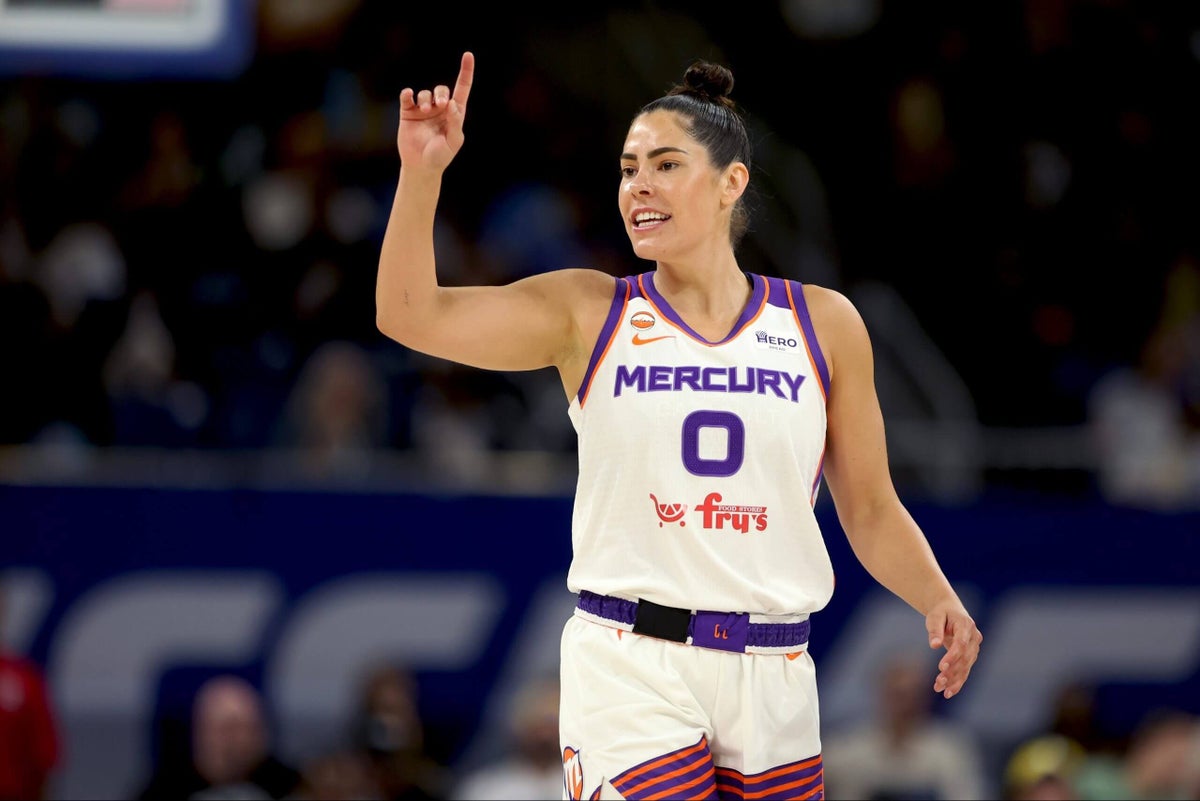 Kelsey Plum hits game winner in debut with Phoenix Mercury