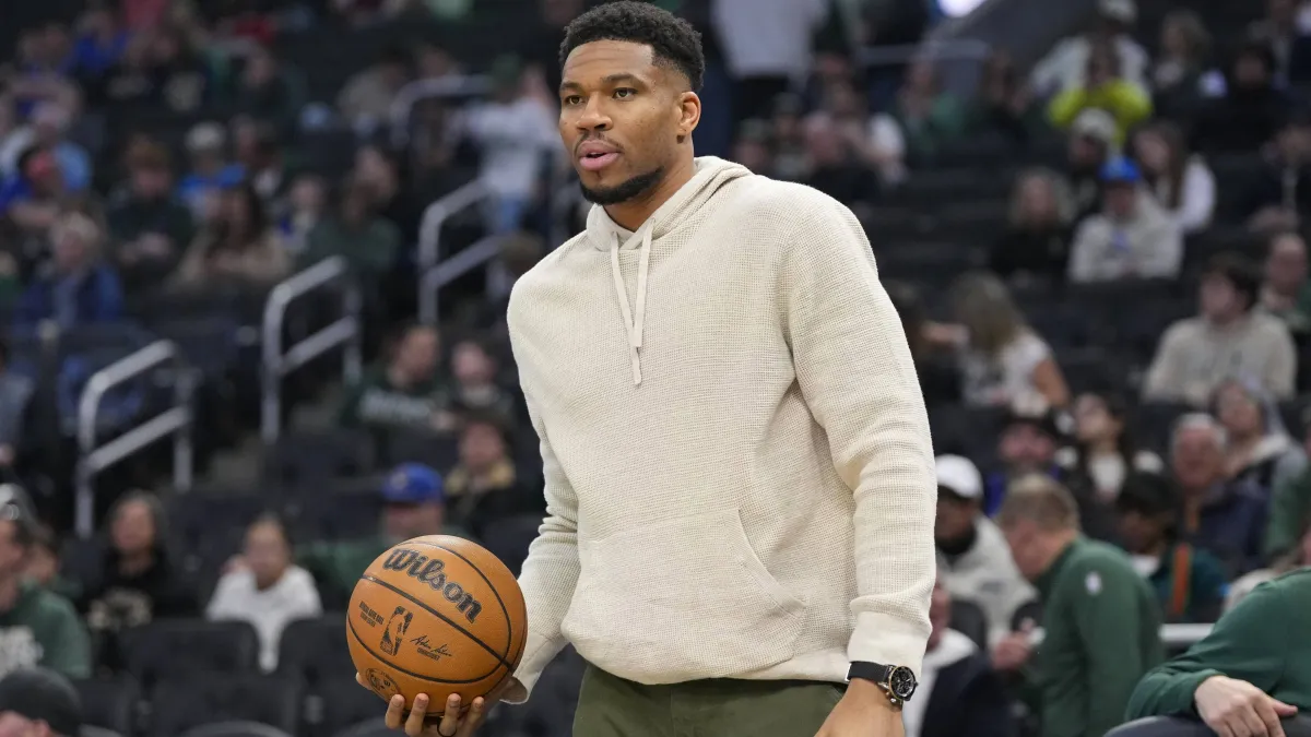 Erik Spoelstra celebrates Giannis Antetokounmpo's fit within the Heat's system image