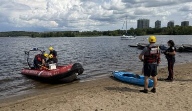 Kayakers, not wearing PDFs, rescued from Ottawa River