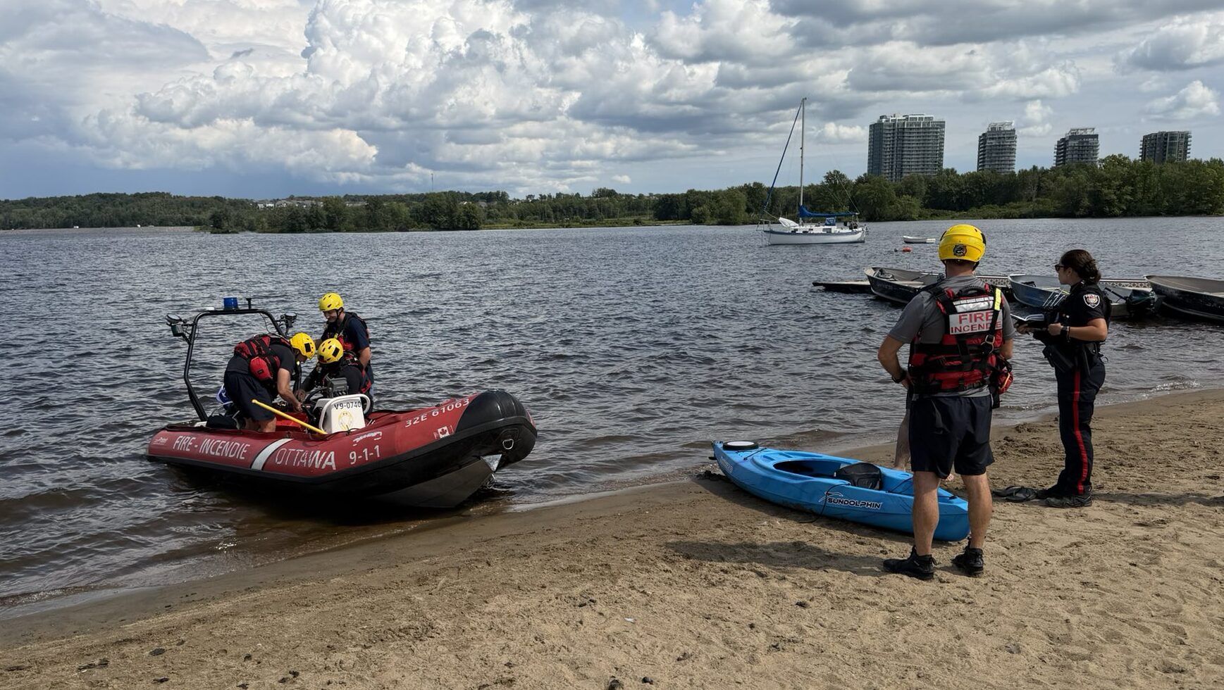 Kayakers, not wearing PDFs, rescued from Ottawa River
