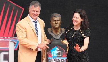 Adam Vinatieri Shades Bill Belichick, References Jordon Hudson in Pro Football HOF Speech