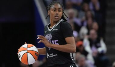 Tiffany Hayes, Kayla Thornton lead Valkyries past Fire