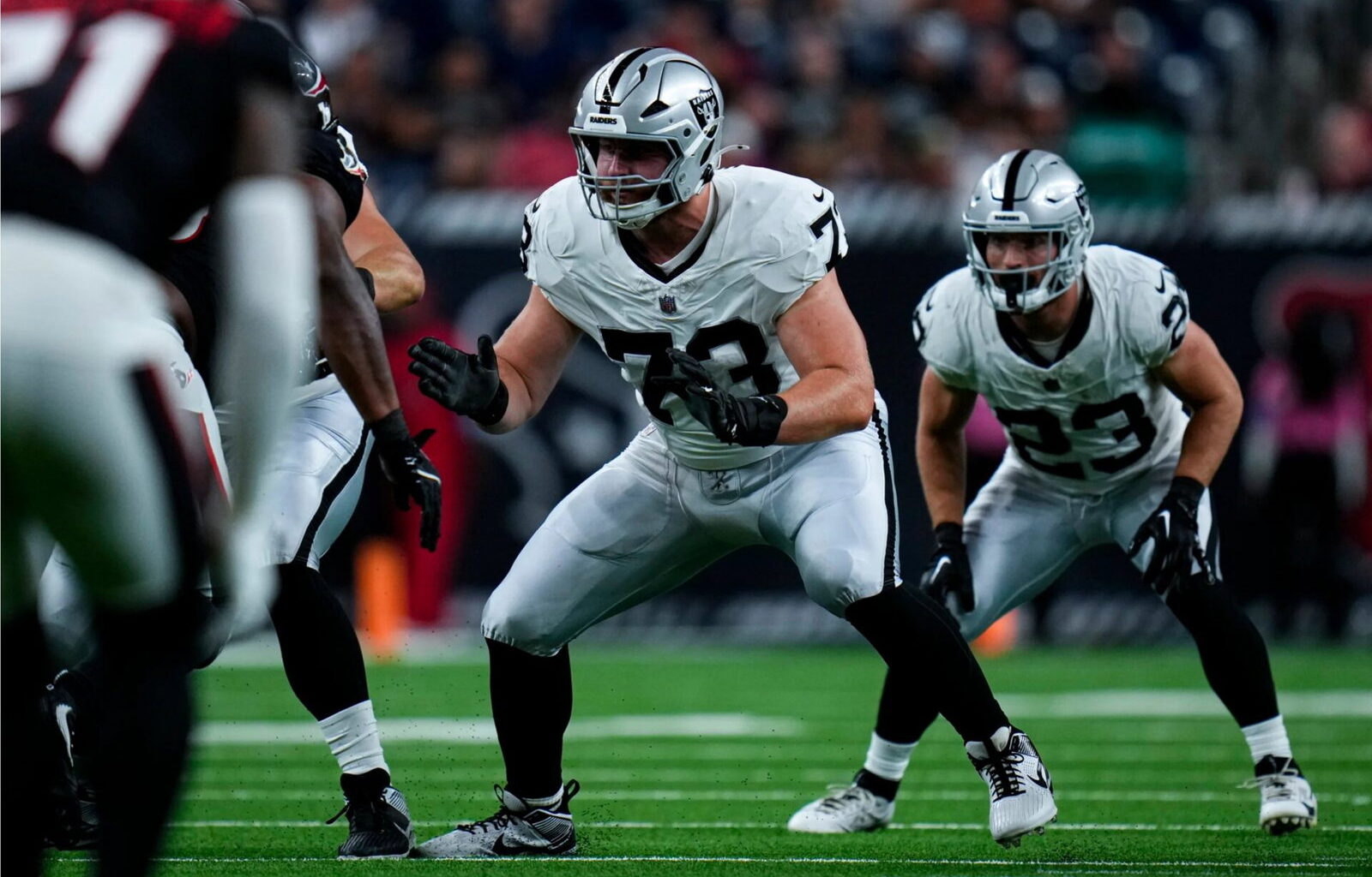 Las Vegas Raiders intend to sign Canadian Niklas Henning to practice squad