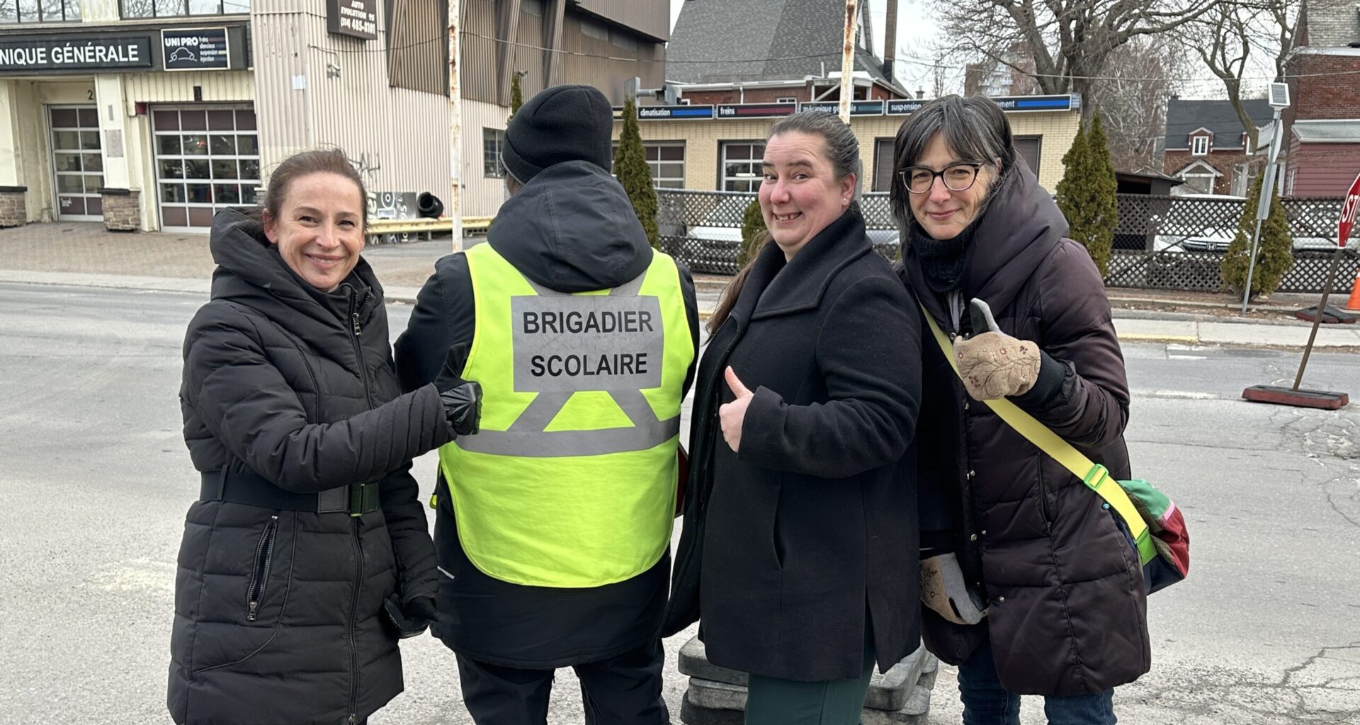Parents renew calls for permanent crossing guard at Montreal West intersection ahead of school year