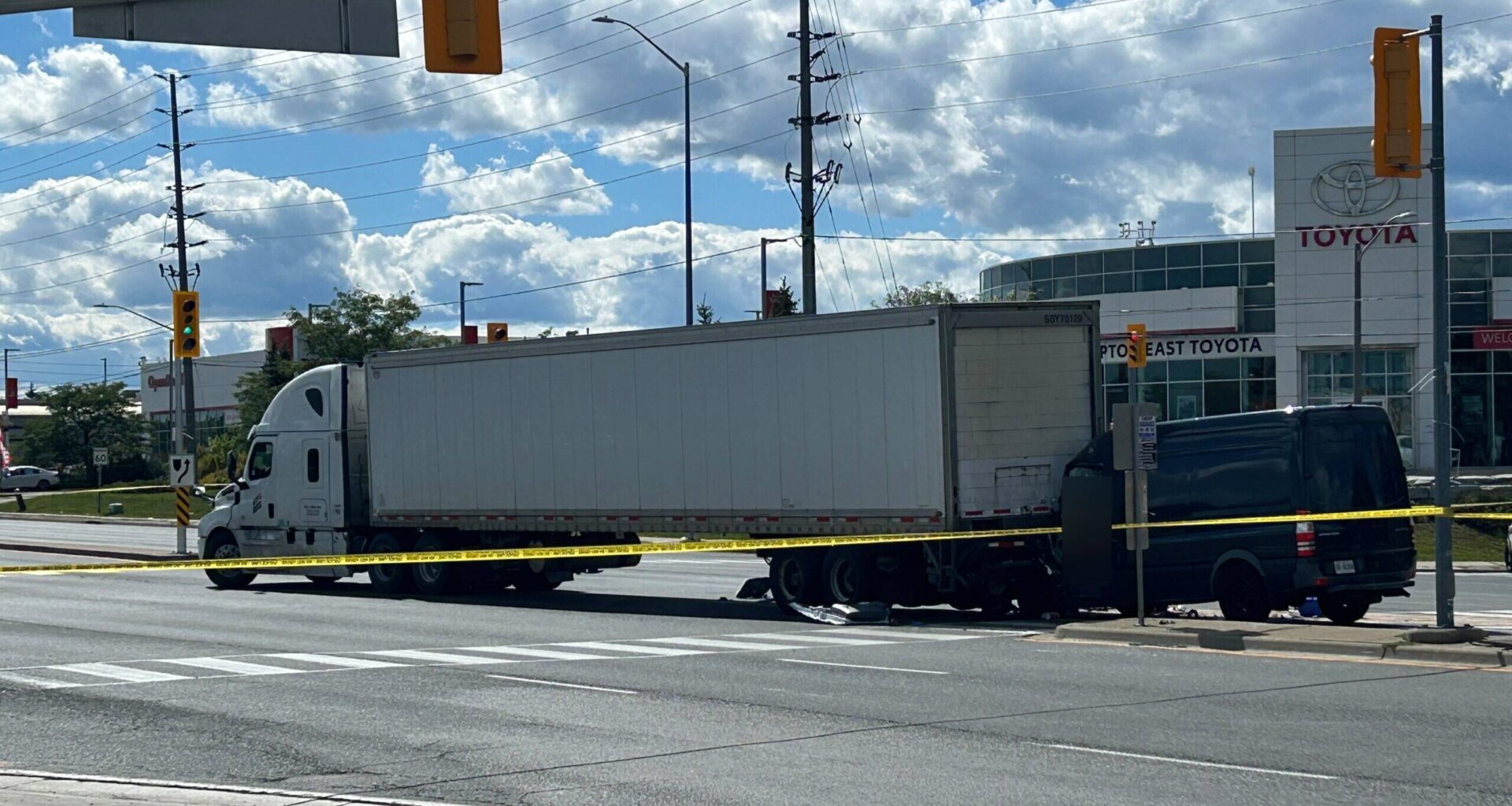 1 dead in Brampton collision between tractor trailer and van