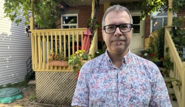 Montreal parent receives over 400 emails from childrens' school in 1 year