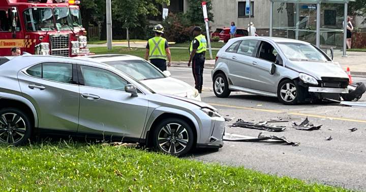 North York crash sends 3 people to hospital - Toronto