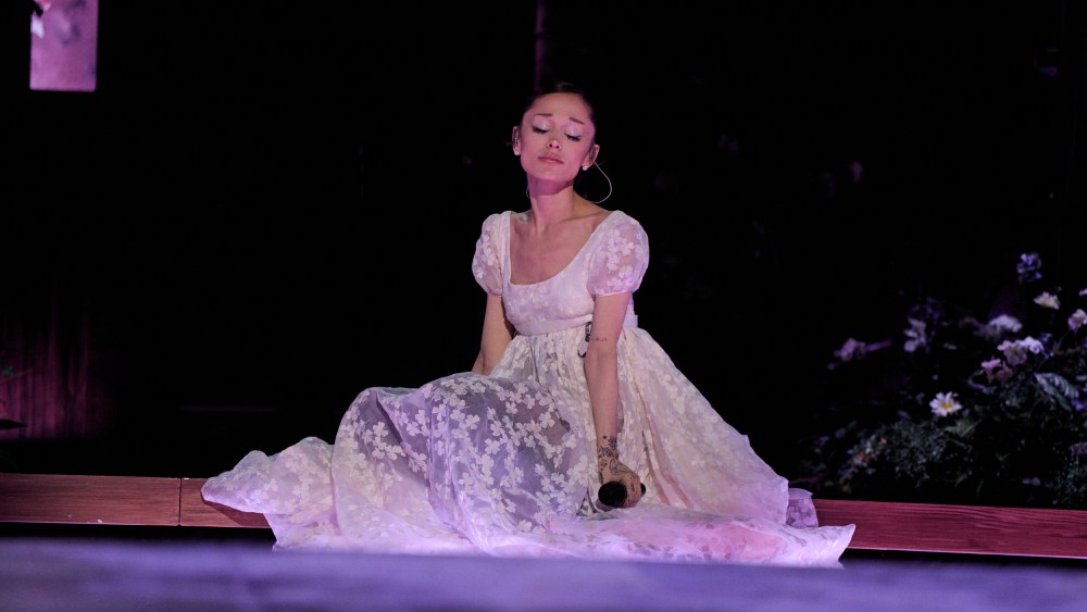 Ariana Grande to Take 'Step Back' From Fame Amid 'Public Scrutiny'