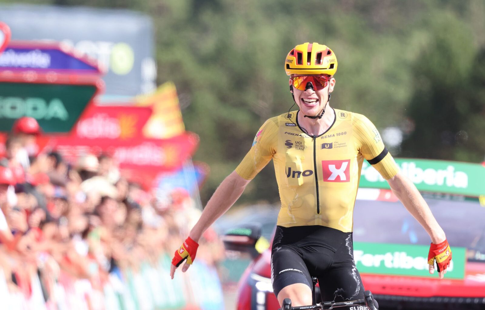 Uno-X goes 1-2 in Vuelta as Leknessund wins, Van Aert takes points