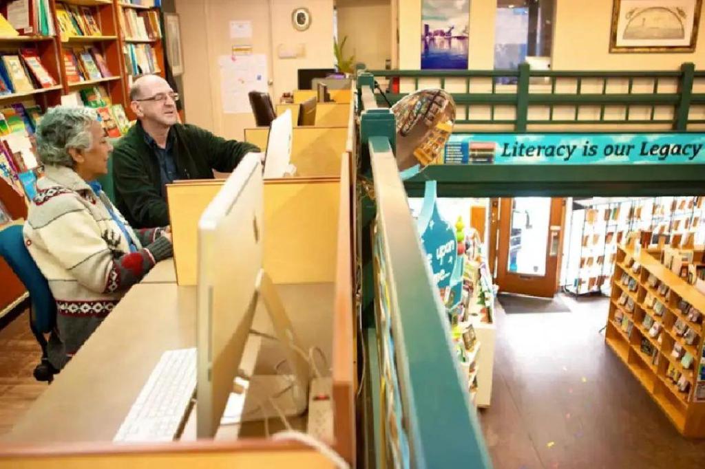 Literacy Central Vancouver Island seeks funding to continue digital training for seniors
