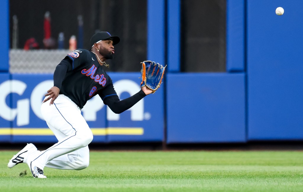 Luis Robert Jr., who is scheduled to make his first-ever start in left field on Sunday, makes a sliding catch during the Mets' win over the Nationals on Aug. 14, 2026.